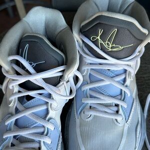 Kiree shoes size 9 men’s.